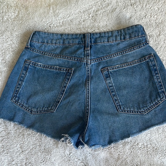 H&M Divided Chevron Stripe Cutoff Denim Shorts - Picture 3 of 3